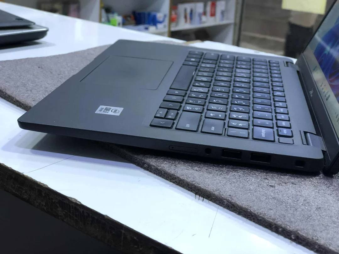 لابتوب Dell 
Dell Iatitude 7410 

معالج intel core i7-10th
Generation 10  جيل العاشر 

رام  ١٦ كيكا نوع ddr4 

هارد  256gb  ssd

شاشة . FHD 14  inch  

كارت شاشة داخلي intel SHARED 8 GB

كيبورد عربي انكليزي
کیبورد ضوئي 

 2 منافذ USB 

1 منفذ Type-C 

1 منفذ SD card 

منفذ hdmi

😍😍السعر 410 دينار❤️❤️

الهدايا
الشاحن اصلي type c
الجنطة
ماوس وايرلس 

مكاني قضاء كلار. السليمانية 

التوصيل متوفر لكل محافضات العراق 

للتواصل ***********
