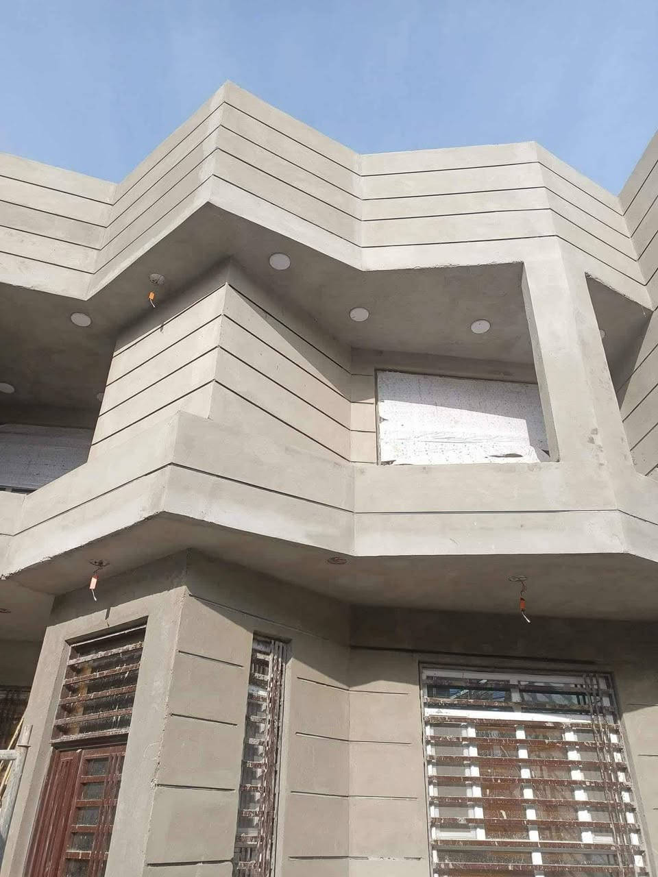 السلام عليكم لباخ متفرغ في الحمزه الشرقي حي الحسين لبخ شرط درجه اولى واجهات منازل شغل مرتب ونضيف اتصل وتدلل ***********
