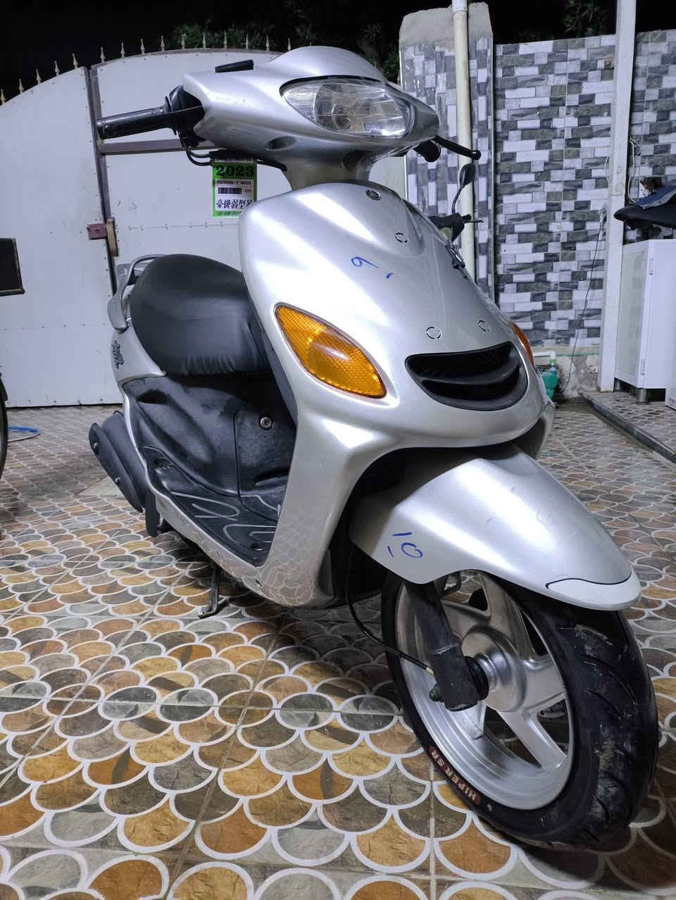 دراجة اكزز وكالة رمبة قبل 8اشهر نزلتهة 1350 حتاجيت وريد ابيعهة سعر 850وبيهة مجال بسيط للستفسار ***********
