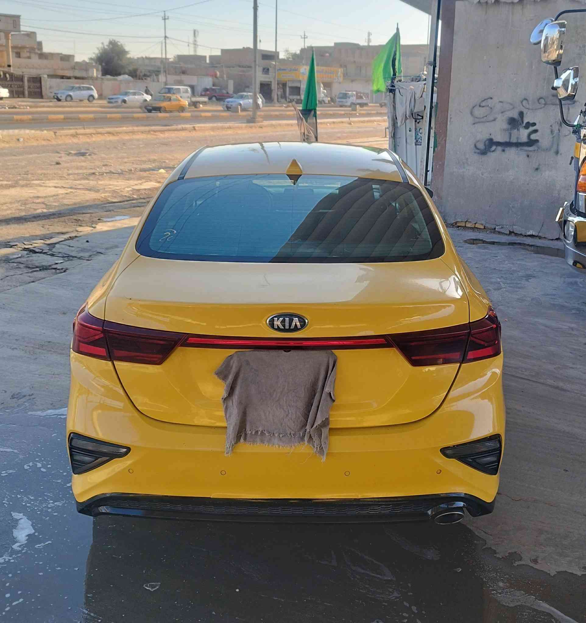 فورتي 19 وارد امريكي مكينة 2000
رقم بغداد بسمي حادثها جامله وبنيد بدون دواخل مكاني الديوانيه
السعر 125 بيها مجال  

تليفون  ***********
