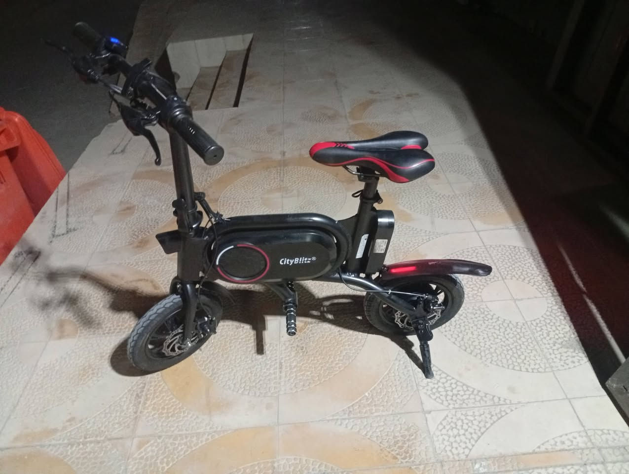 دراجة كهربائية قابلة للطي من طراز CityBlitz CB020.تتميز ببطارية بقدرة 36 فولت وسعة 5.2 أمبير.يمكن للدراجة قطع مسافة تصل إلى 15 كيلومترًا بشحنة واحدة.تم تصميمها لتحمل أوزان تصل إلى 150 كيلوجرامًا مستخدم نظيف


**إذا كنت صاحب هذا الإعلان وتريد حذفه لأي سبب، رجاءا أرسل رسالة إلى الدعم الفني**