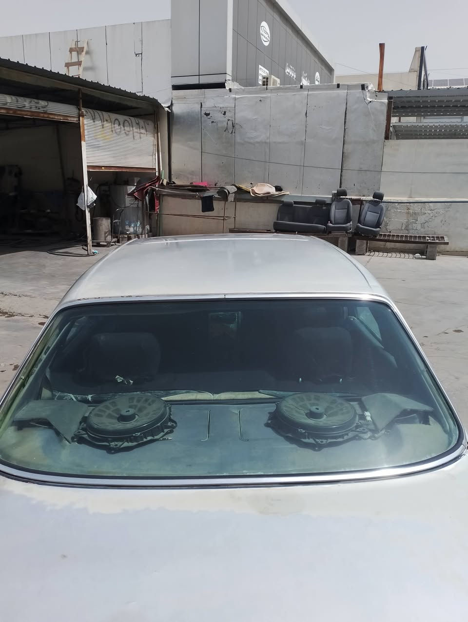 السلام عليكم
مارسيدس موديل 1987
قواعد دبلات سليمة 
رقم انبار انكليزي 
***********
