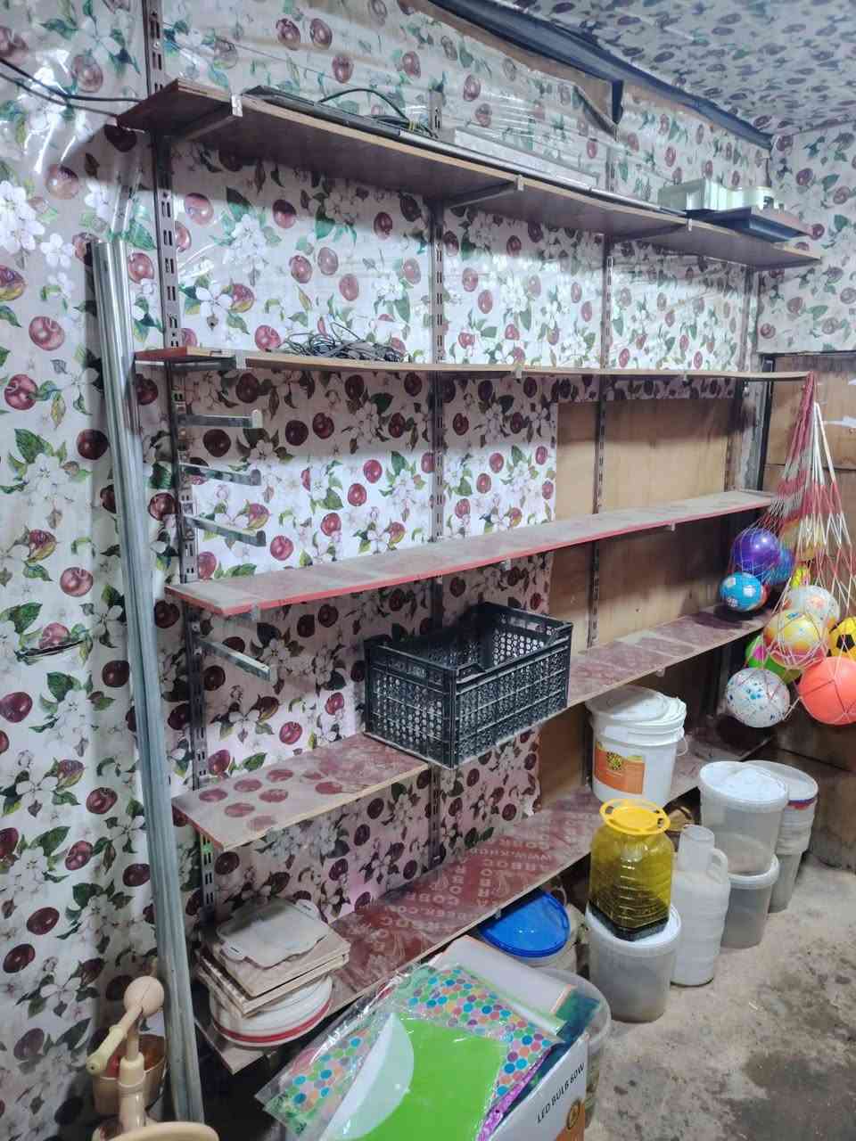 رفوف خشب تزكام مال محل للبيع انا مكلف بالنشر الشراي اتصل  ***********
