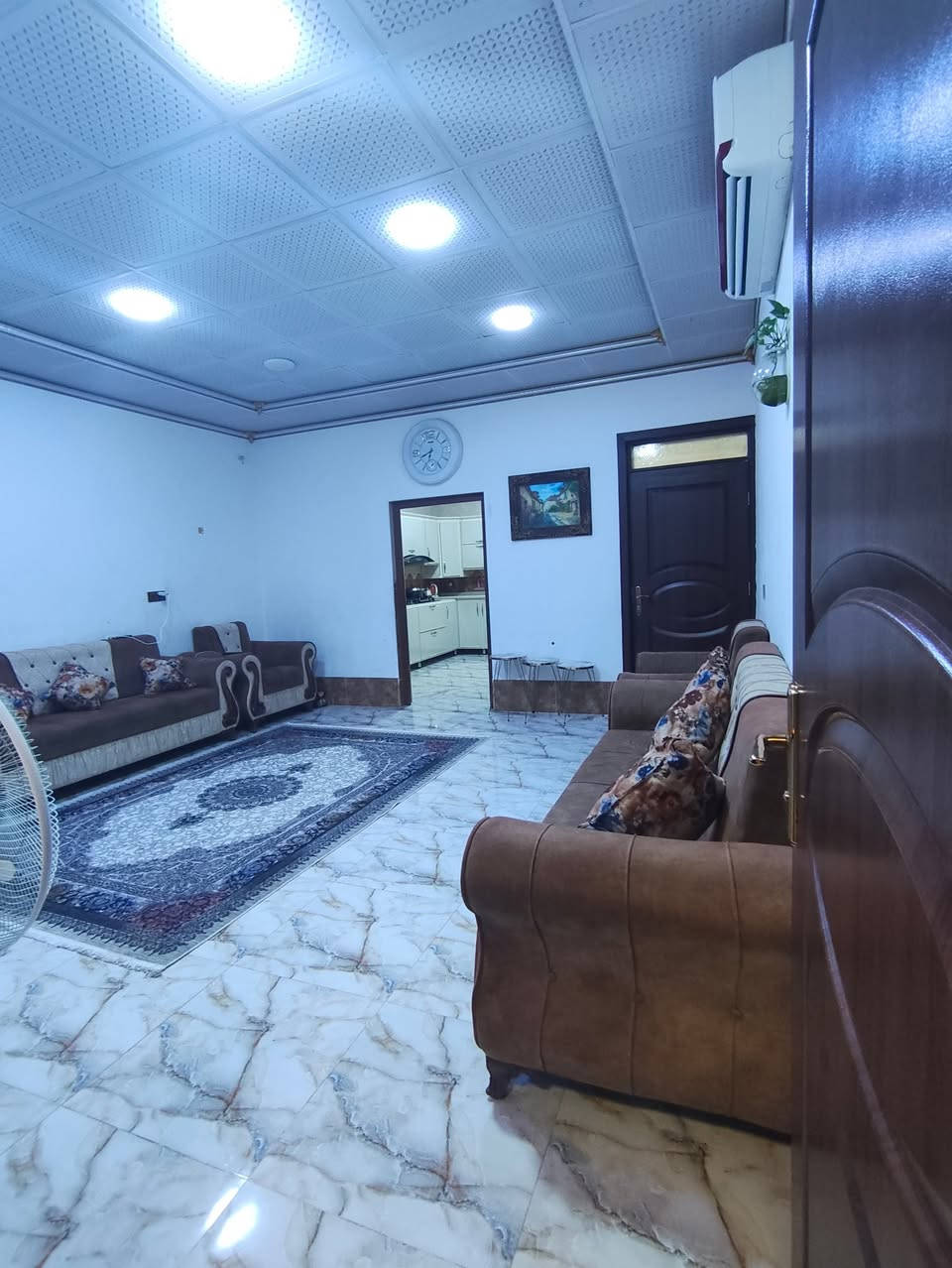 السلام عليكم..
#بيع_سريع
بيت للبيع  🏚️🏚️
مع كاونتر
المساحه/175
غرفه نوم 1
وصاله 
ومطبخ 
وصحيات 
السعر// 33 مليون وبي مجال بسيط

خانقين ((بانميل))عل شارع العام 

للاستفسار راسل أو اتصل☎️
📞***********
