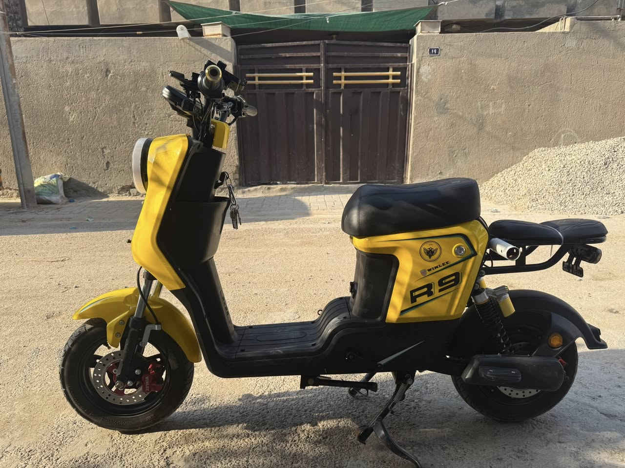 🚲 للبيع دراجة شحن R9
مكاني بقداد 

✅ 5 بطاريات
✅ السرعة تصل إلى 109

🔋 البطاريات تعبانة وتمشي تقريباً 10 كم بالشحنة الواحدة.

🛠️ الدراجة مستعملة وبيها خدوش وآثار استخدام موضحة بالفيديو بكل وضوح.

💰 السعر: خاص

الجاد بالشراء يراسل خاص
فقط مراسلة واتساب 
***********

مكاني بقداد
