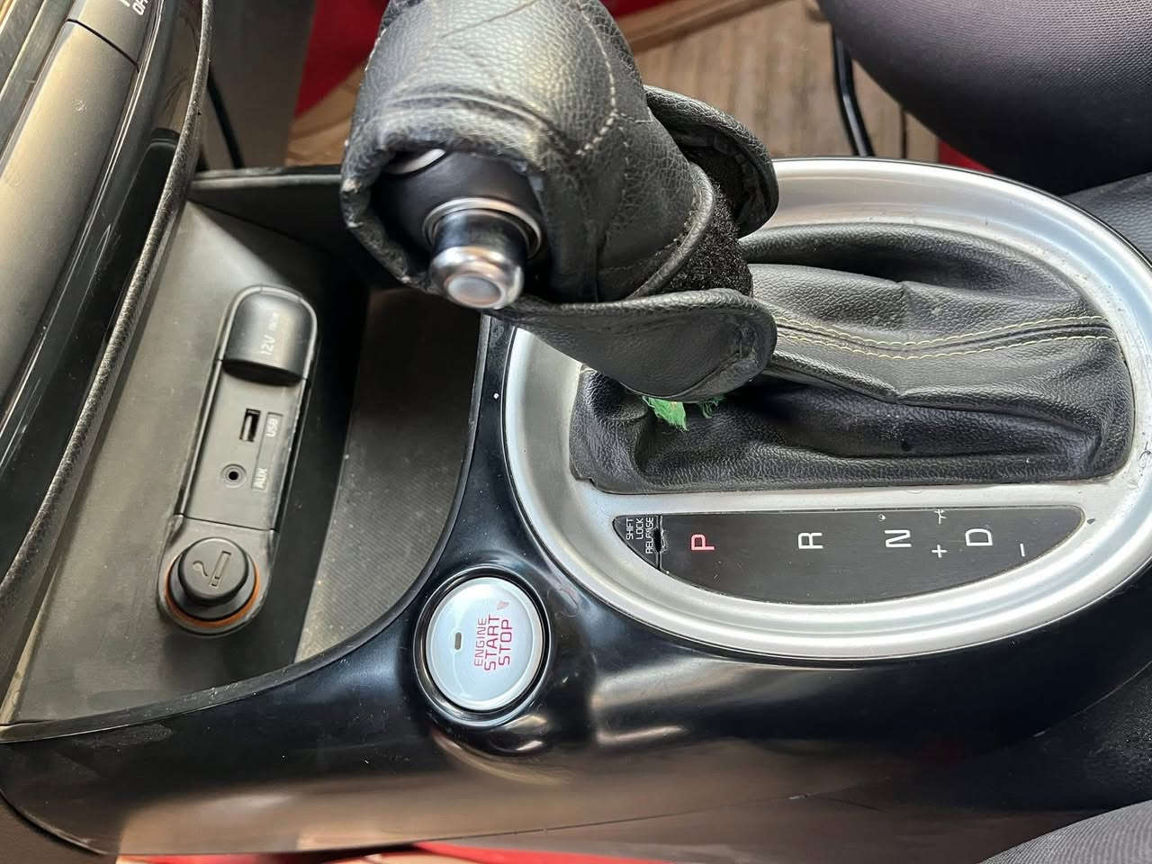 سول خليجي 2016 فول الفول
السيارة خليجية رقم شمالي، تريد وكالة وتريد تحويل.
فول مواصفات ، مكينة 2000، دوش، بصمة، حساسات، شاشة كبيرة، 3 وضعيات قيادة، داخل لونين أسود وأبيض.
السيارة نظيفة وحلوة، أحلى من صور.
بيها طخة فوق البنيد وبارد بالباب، باقي كفالة مكينة كير مكفولات 
العنوان: الديوانية
***********
