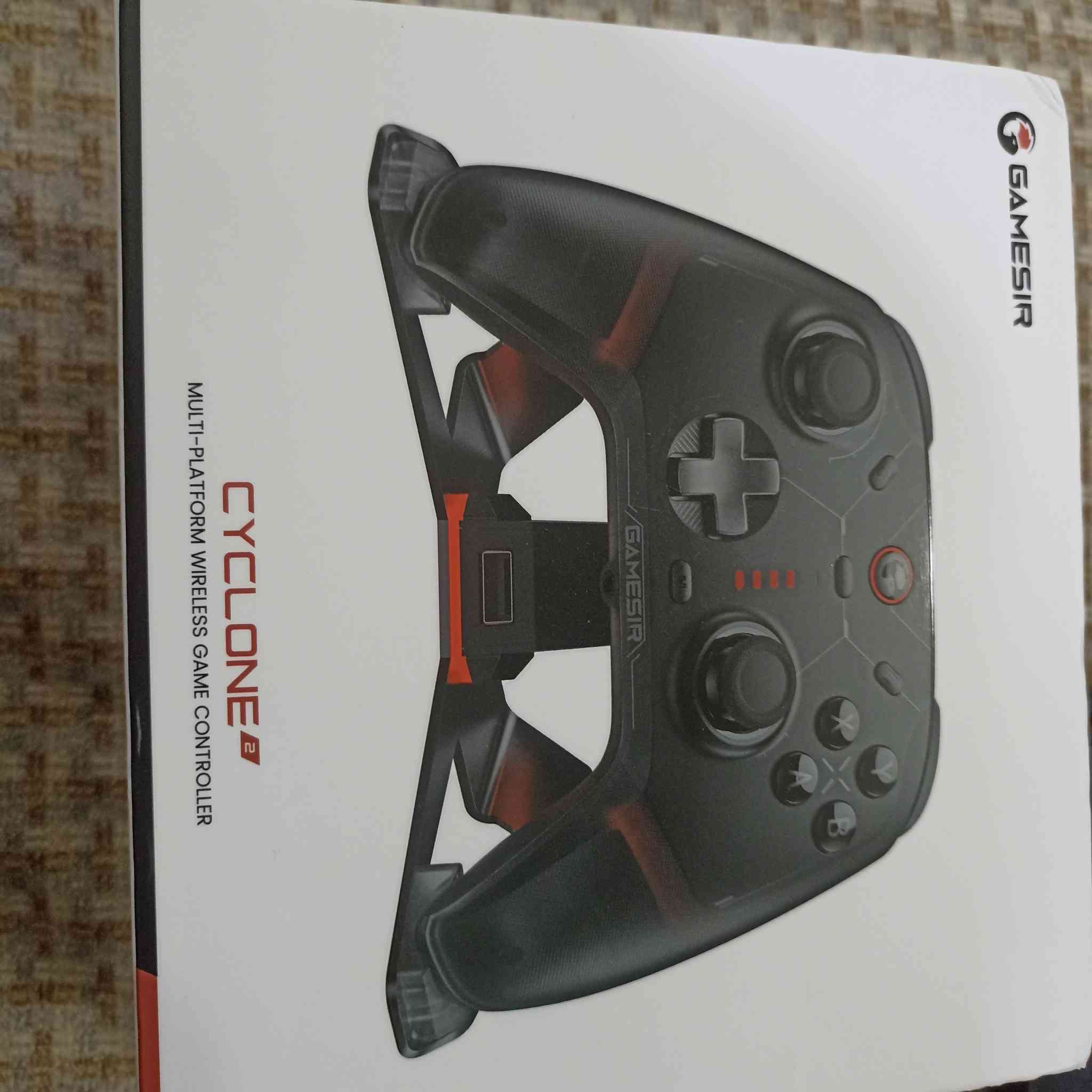 المنتج هو GameSir Cyclone 2، وهو وحدة تحكم ألعاب لاسلكية متعددة المنصات. 
التوافق: تعمل مع أجهزة الكمبيوتر (PC)، Nintendo Switch، iOS، وAndroid. 
الميزات: تتميز بعصا تحكم Mag-Res TMR لدقة عالية، ومحفزات تناظرية بتقنية Hall Effect. 
الاستجابة: توفر معدل استجابة 1000 هرتز للألعاب السلكية واللاسلكية. 
الإضاءة: تحتوي على إضاءة RGB قابلة 

السعر خاص


**إذا كنت صاحب هذا الإعلان وتريد حذفه لأي سبب، رجاءا أرسل رسالة إلى الدعم الفني**