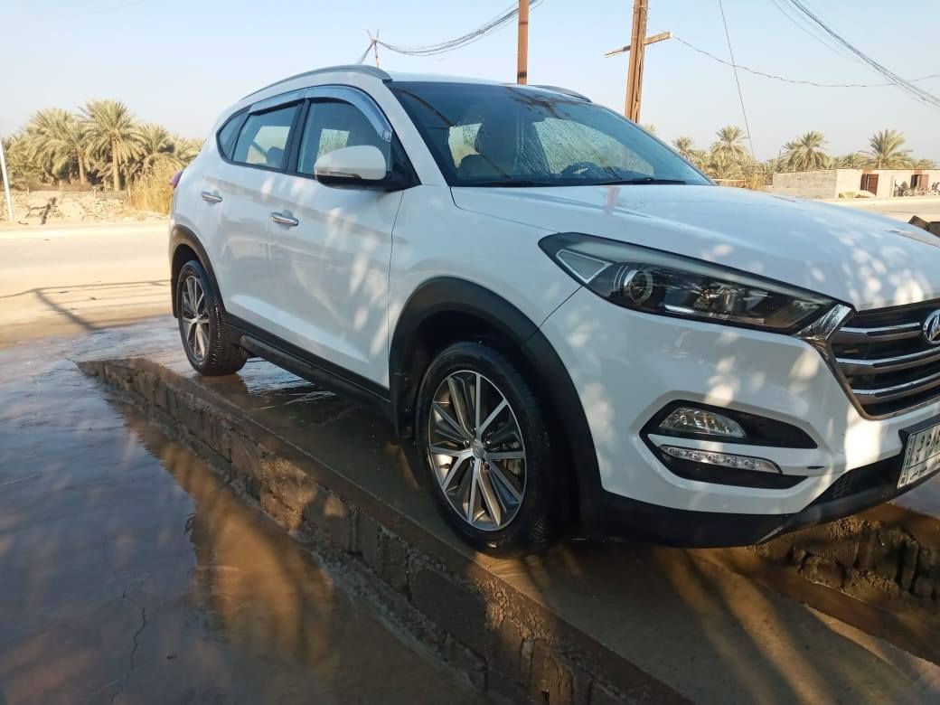 توسان ٢٠١٦ خليجي مكفول  من كولشي سونار مرفق مع الصور سيارة جاهزه مابيه اي نقص رقم بغداد باسمي..سنويه بعده مانافذه السعر 180 وبيه مجال بسيط رقم الهاتف ***********
