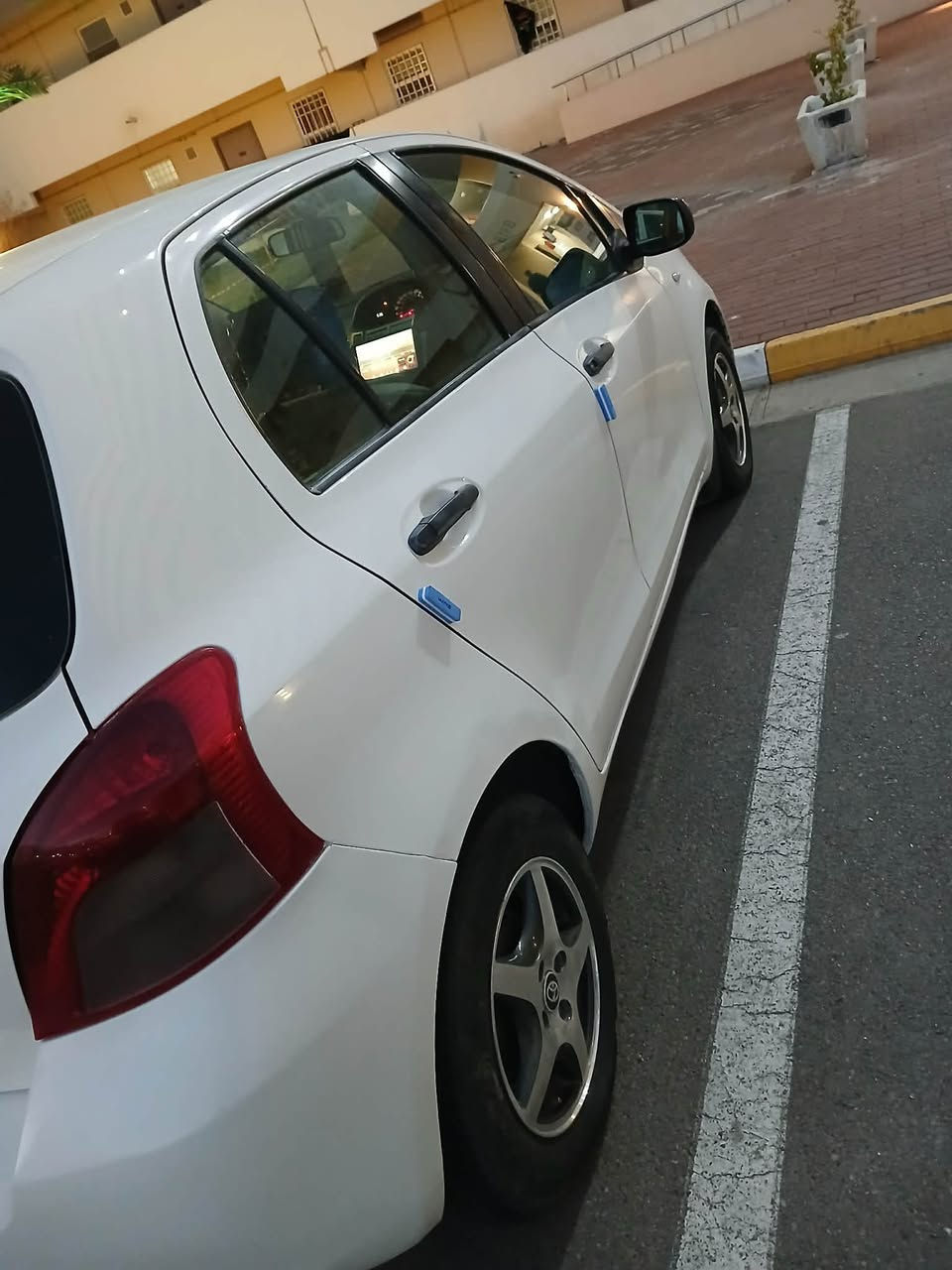 سلام عليكم تيوته يارس موديل 2007خليجي السياره بيهه3قطع طبغ بدون لا تبديل ولا دواخل كير مكينه تخم تاير باتري جديد التبريد شغال السياره ماشيه 80الف حقيقي سنويه جديده هزه جديده ابسمي تحويل مباشر السعر 67وبيهه مجال رقمي ***********مكاني بغداد مجمع بسمايه
