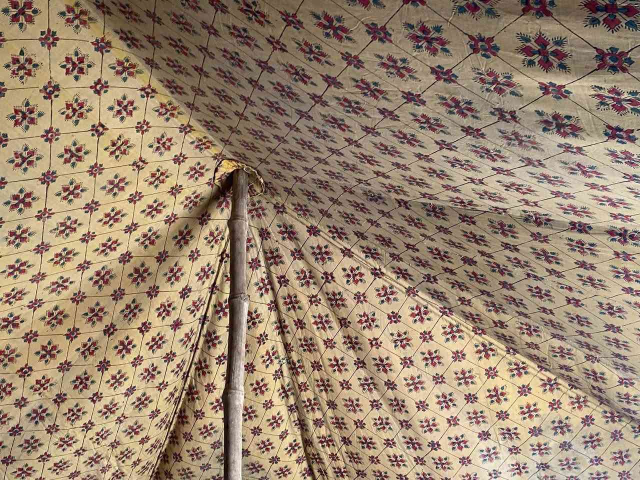 السلام عليكم
للبيع خيمه صباحيه نضيفه جداً 
استخدام قليل 
القياس ٦×٤ عمودين 
لكل جهه باب وشباك 
الداخل نضيف جداً 
مع كافة الملحقات (حبل +أثبات + أعمده سقف ) 
حالياً منصوبه ما بيهه اي ضرر 

السعر ٥٠٠ وبيهه مجال  
المكان ذي قار الغراف 
***********
