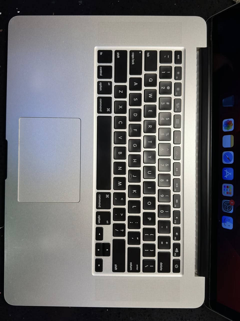 MacBook Pro 2015
i7 
Ram 16 
Ssd256
15 inch
macOS Ventura 13.7.8
جهاز نضيف نضافته 80‎%‎100
جهاز قوي و عملي اقوى شي بفئته
سعره 300 و بي مجال بسيط 
كلشي موضح بل صور ! 
مكاني بغداد البياع حي الشرطه شرطه الرابعه 
***********
