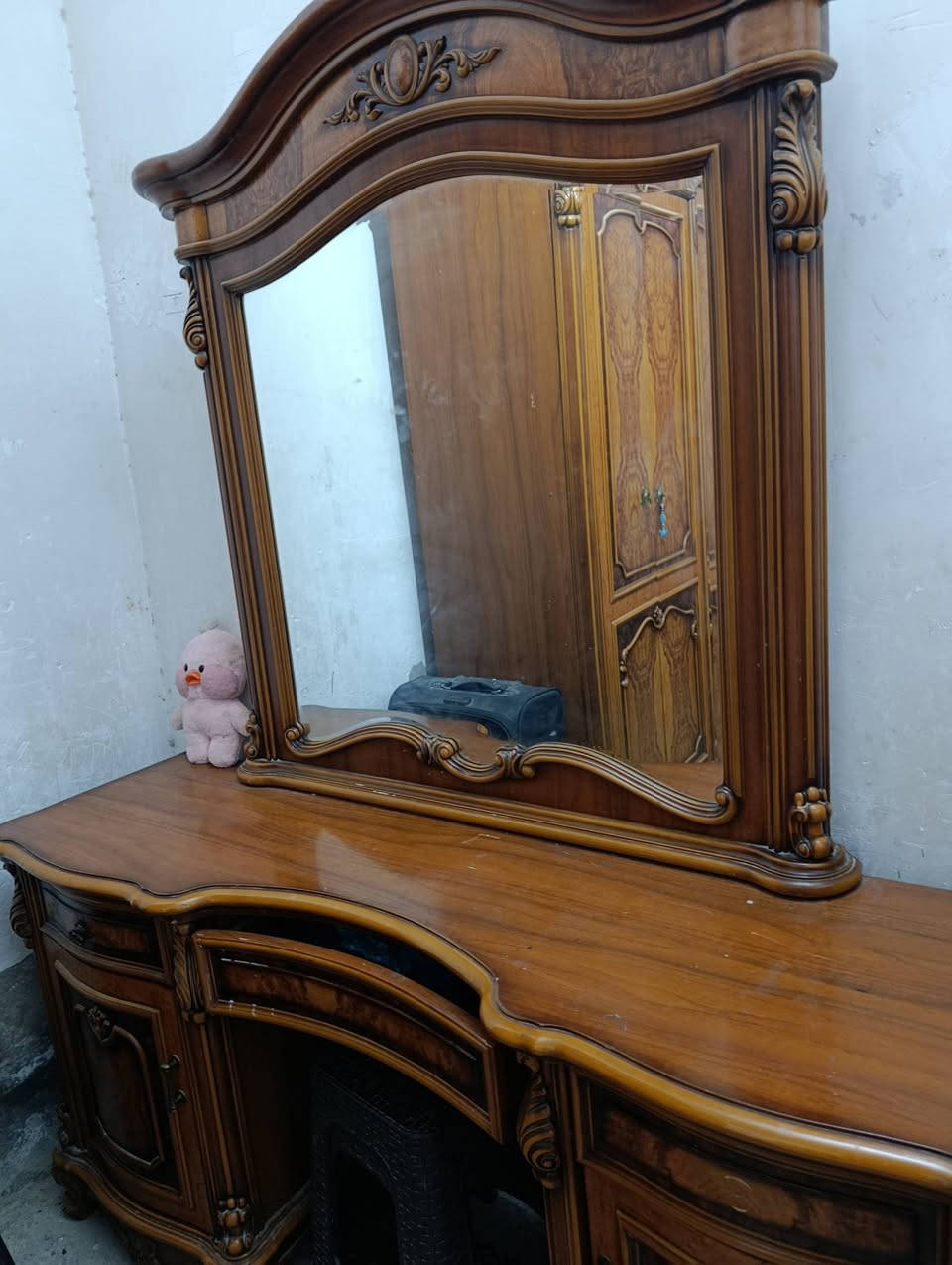 السلام عليكم غرفه أخشاب للبيع ماليزي نظيفه ومكنسه كهربائيه ‏‪0773 225 4759‬‏التواصل مع صاحب الرقم  مكلف بلنشر
