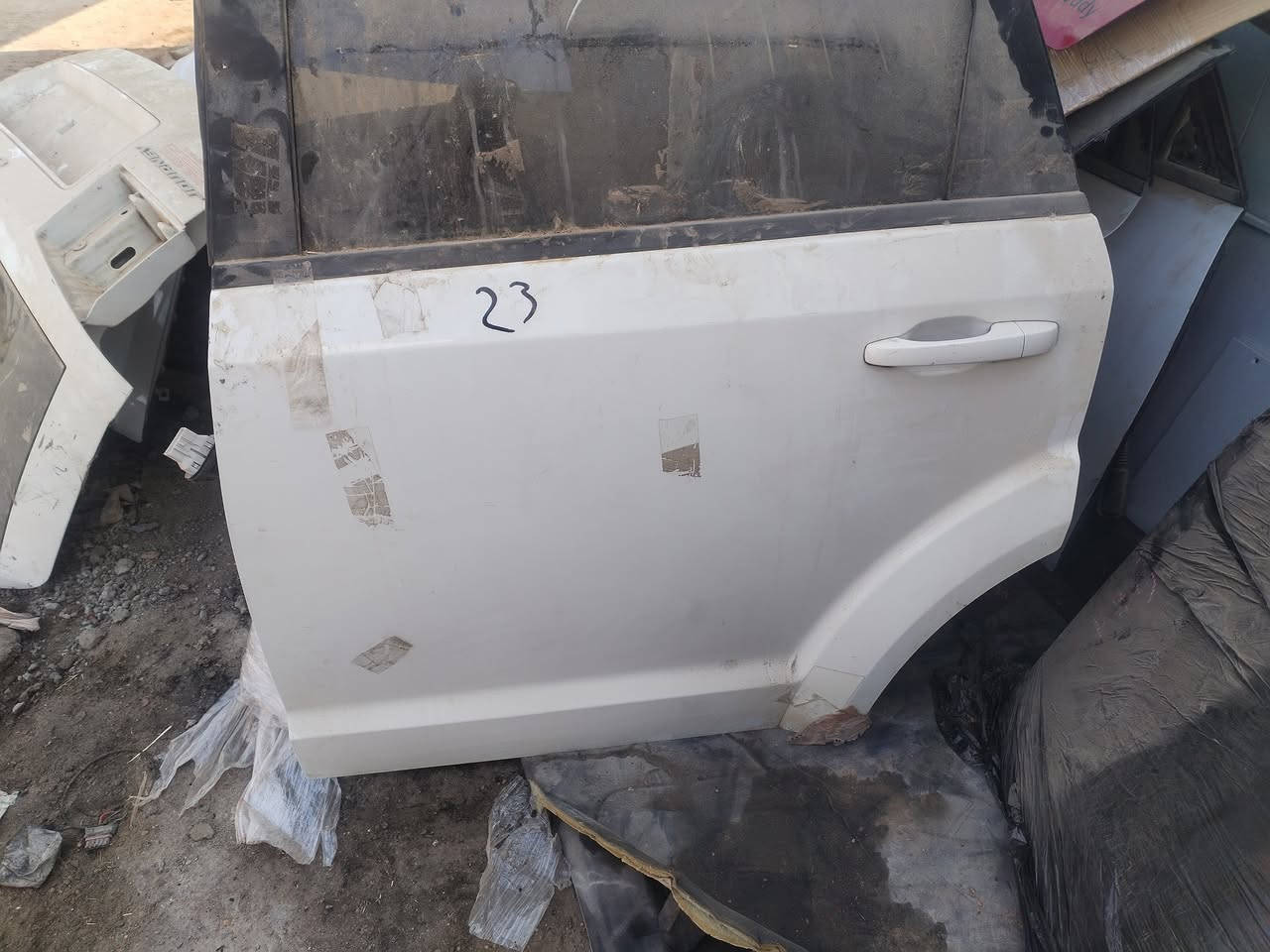 يتوفر باب جورني السعر ١٢٥ الف مقفل مع البطانه 
بابل المسيب 
***********
