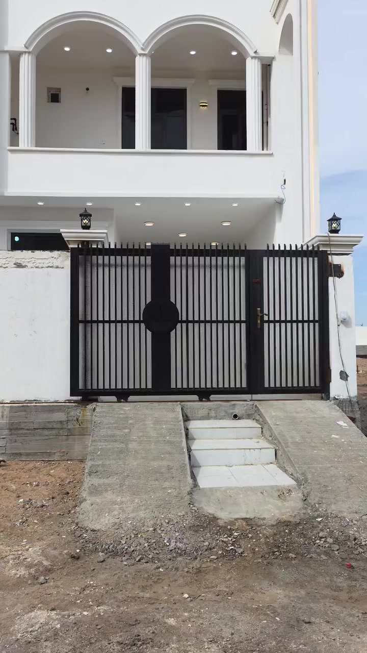 بيت للايجار في شراع قرب مجمع عمر الراوي  خلف محطه أسوار المدينه بيت كامل من كافة الخدمات  بيت طابقين بعده جديد  ***********
