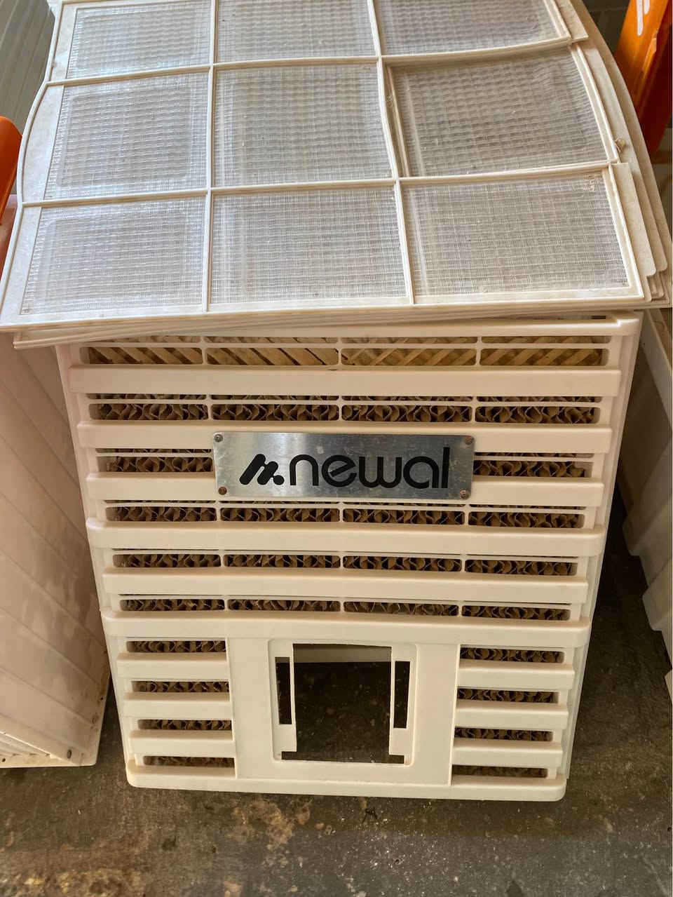 للبيع مبردة هواء نوال (Newal)

✅ الحالة: مستخدمة لمدة 4 أشهر فقط
✅ السعر: 150,000 دينار فقط (قابل للتفاوض بالمعقول)

ملاحظة:
يوجد عطل في المحرك (الماطور) بسبب ترسب الأملاح، وباقي أجزاء المبردة بحالة جيدة كما هو موضح في الصور، وتصلح للتصليح أو للاستفادة من قطع الغيار.

📍 السعر فرصة لمن يعرف صيانتها.
📞 للاستفسار أو التواصل، راسلني على الخاص
او اتصال على الرقم*********** 
ملاحظه مكاني سوق الشيوخ شارع المحكمه
