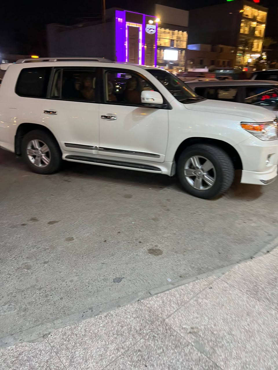 تيوتا لاندكروز Gxr v6 2015 فطيم  
ماشيه 87 الف كم شرط الفحص والسونار سياره نضيفه على ايدي ماخذها زيرو بسنتها مكفوله كشر وحداديه وكير ومحرك على وضع الشركه برغي ما مفتوح بيها السياره باسمي نفس اليوم احولك والسنويه صلاحيتها ل 2029  ملاحظه بيها صبغ بركن الدعاميه الاماميه مقدار شبر 
رقم صاحب سيارة ***********
