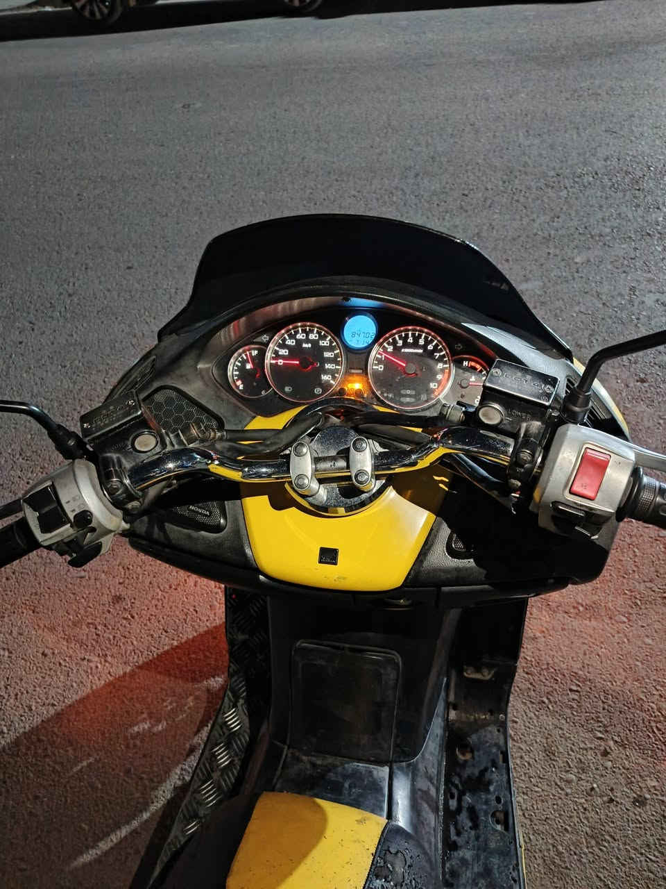 السلام عليكم فورزة 09 للبيع 
الدراجة كاملة من كلشي كبل للشارع 
كهربائيات كلهة شغالة 
دبلات خلفي اصفر بلادي قبق دبل امامي اصفر
رون واحد ونص جويتر ابد ما مفتوح 
مكينة بلادية من كلشي 
ويالة ذهبي فجوج ذهبية 
العنوان بغداد الاعضمية 
السعر 600 وبيها مجال للطيبين
الرقم ***********
