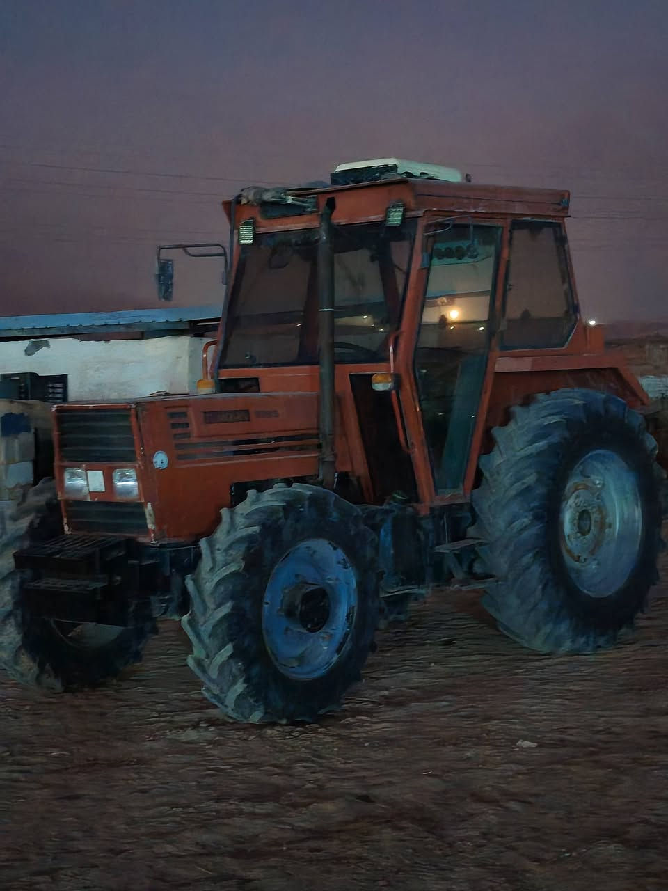 تركتر تومسان موديل ٢٠١٢ شرط كير محرك اكسل بشرط هودلريك بشرط كير يم رجل تبريد ثلج تركتر لوك كتاب شركه كامل بس باقي لصرف رقم وماماشين بل معامله سعر  ١٠٥ بي مجال شراي اتصل *********** مكان كركوك باجوان ***********
