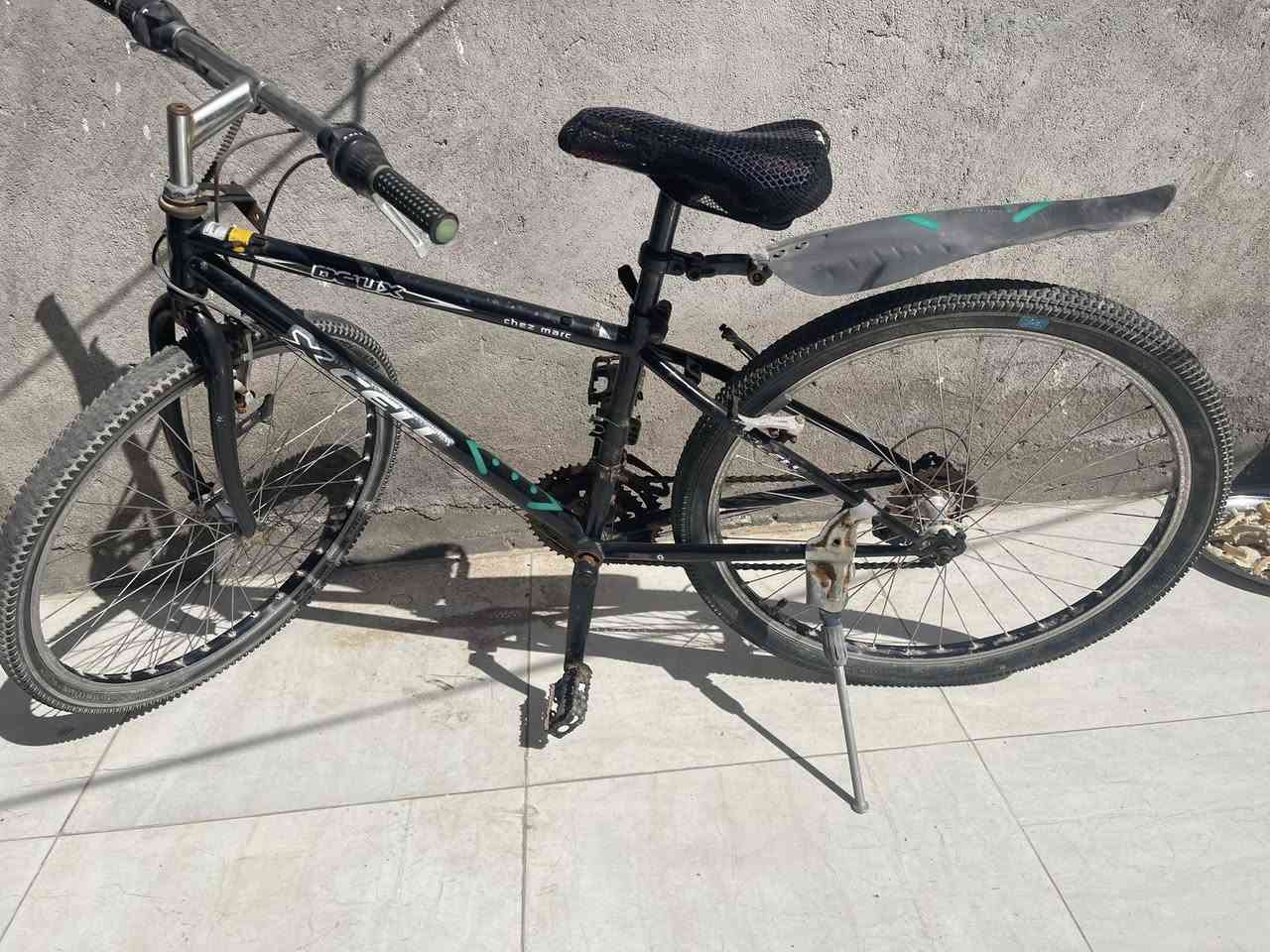 بايسكل ياباني جبلي الاصلي كلشي شغال بي بس يحتاج واير بريك الورا وبس رايده ب45 مكاني ابو الخصيب ***********
