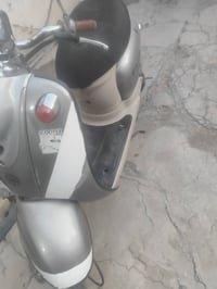 كلاسك عبد الحليم للبيع نقص باتري كله شغاله سعر 180الف مكاني بغداد ساحه...