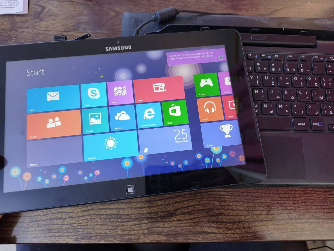 السلام عليكم
حاسبة هجينة لابتوب وتابلت 
Samsung ativ smart pc
مواصفاتها بالصور مبينة مفيدة كلش للدراسة والمهام المكتبية وزنها خفيف للتنقل 
السعر 100 الف فقط
مكاني بابل/ الحلة 
للتواصل واتساب ***********
