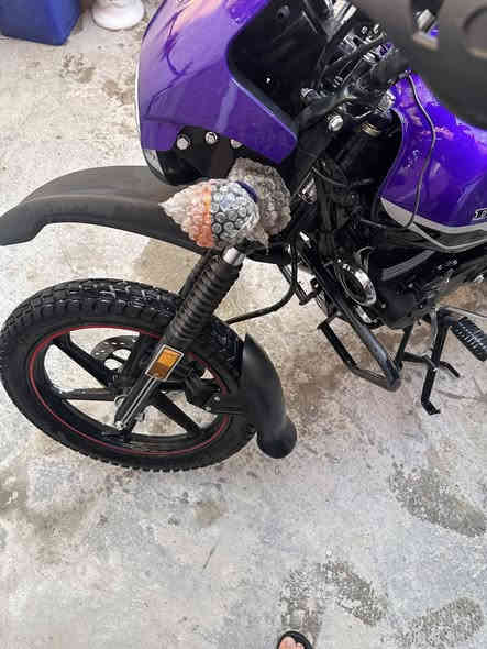 دراجه دايون جبلي 23 مرقم بغداد دراجه جديده صارله شهر متروكه خير من الله مال جناي وبرغي ما مفتوح بيه 2800 وبيه مجال بسيط مو شراي لا تتصل دراجه نضيفه وين ماتريد افحص 
 مكاني بغداد ***********
