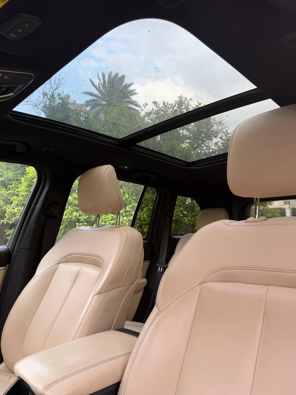 سلام عليكم Jeep للبيع موديل 2024
السياره ٣ انضمه قياده بنزين هايبرد وبلكن كهرباء
السياره ماشيه 50 K
كشاف LED
داخل بيجي مميز
مقعد كهرباء
مقعد هيتر تبريد
فتحه 
محرك 2000 تيربو
تحتوي عل جميع تنبيهات الحمايه من رادار
السياره كامل محتويات وياهه إلى اخر حبايه
حادث السياره تبديل باب الجنطه وجاملغ ربع صبغ
مقود تبريد تدفه
السعر ٣٢الف ونص
السعر ٣٢٥ وبيها مجال انشالله
العنوان الدوره
رقم_الهاتف ***********
واتساب متوفر

