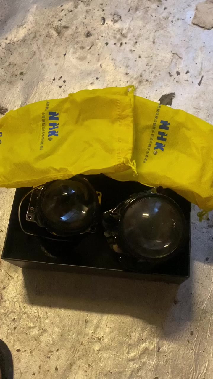 السلام عليكم حبايب زوج عدسات مال جارجر اوباما جدد هنه وكلوباتهن زنون اليريدهن بخدمه
***********
