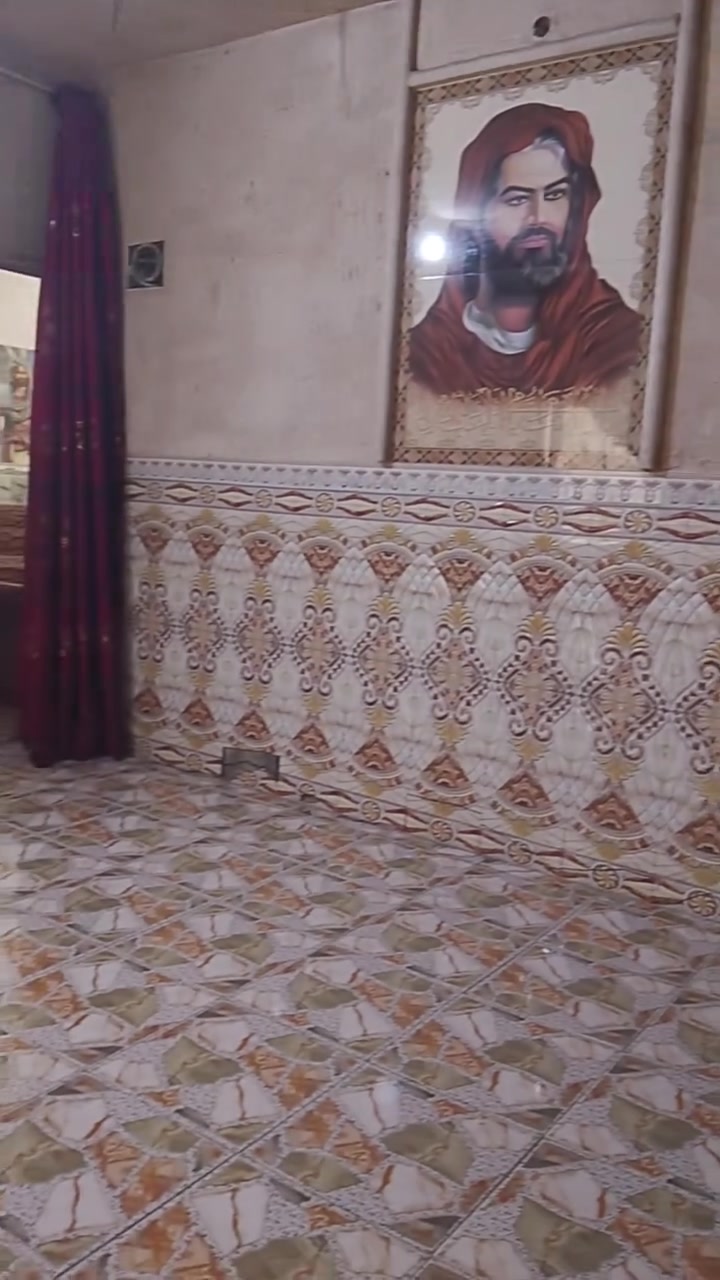 بيت مساحه 150 متر غرفه وهول وصاله ومطبخ مجمع صحيات للبيع حي العسكري شارع 80مدرسه الرحمان اصلاح زراعي بي ورقه ومناسب 

 اتصال ***********
