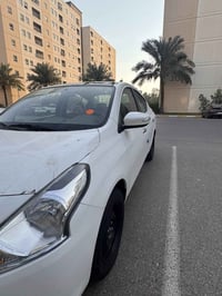 للبيع نيسان سني مصري موديل 2025 رقم اربيل الدولي ماشيه 42 الف كيلو متر...