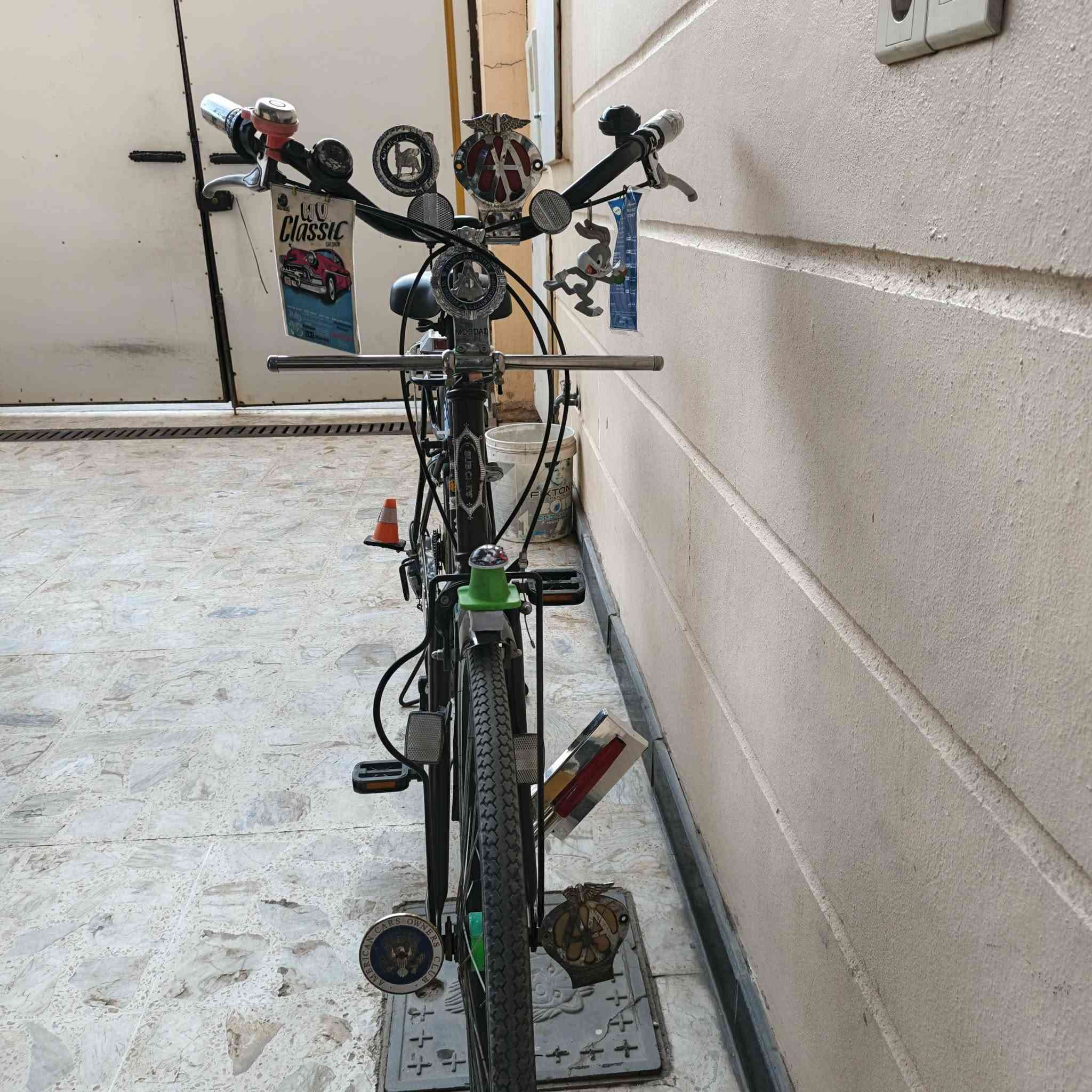 السلام عليكم بايسكل للبيع ياباني باله حجم ٢٦ جديد مابي شخط بايسكل ماركه بايسكل كير 6 نمر حساس بايسكل كامل وسيبايه عضميه  مكفول من شخط السعر( 130)وبي مجال بسيط (ابيع بدون غراض) مكان بغداد الزعفرانيه شارع البطل اتصال خاص او***********
