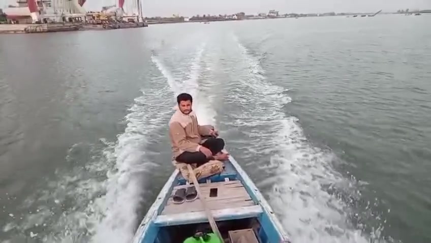 السلام عليكم جنكوه ٦ متر ومكينه ١٥ جونسن للبيع التواصل *********** مكان بصره ابو الخصيب
