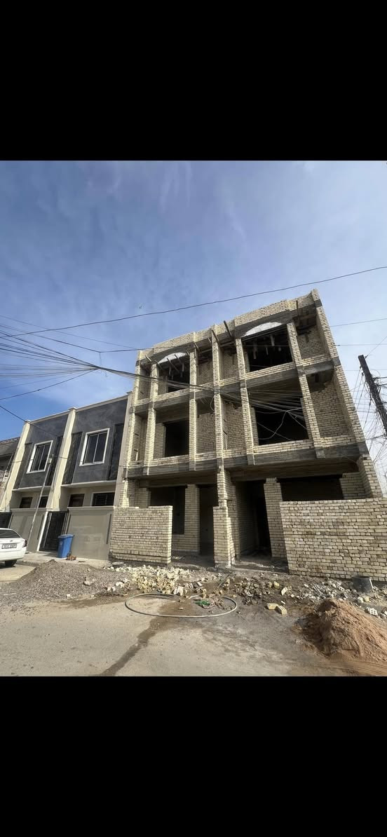 السلام عليكم 
مشتملات للبيع  قيد الإنشاء شغل درجة اولى  موقع مميز تسليم مفتاح خلال شهر عدد ٢ مساحة كل مشتمل ٥٥ متر واجهة ٥ متر ونزال ١١ متر ٣ طوابق ٣ نوم غرف كبيرة وصحيات عدد ٢ 
حي الجهاد المخابرات قرب شارع ٢٠
للاستفسار ***********
