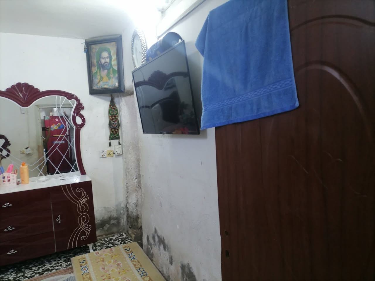 البيت البيع 150متر خاف جامع النور يم عباس الحجام على ساحه البيت الاتصال على الرقم ***********
