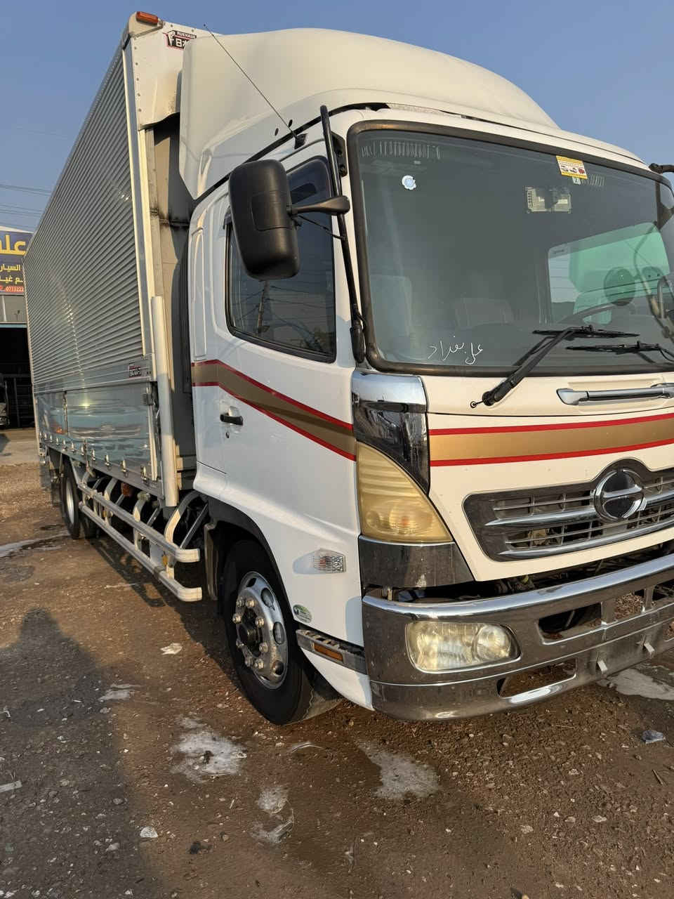 سلام عليكم للبيع هينو شيطان حافظة فحل8 برغي سته وربع شاصي محسن عريض للخير محرك6 سلندر سوبر سايدبريك هوا 
سياره مكفوله كفاله عامه رقم بغداد موديل 2023
العنوان واسط الصويره
***********
***********
