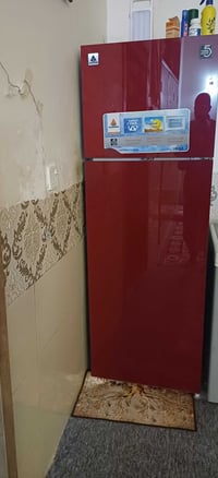 ثلاجه نوع الحافظ صارلي سنه من جبتها و شرط التجميد وهذا رقمي للاستفسار ...