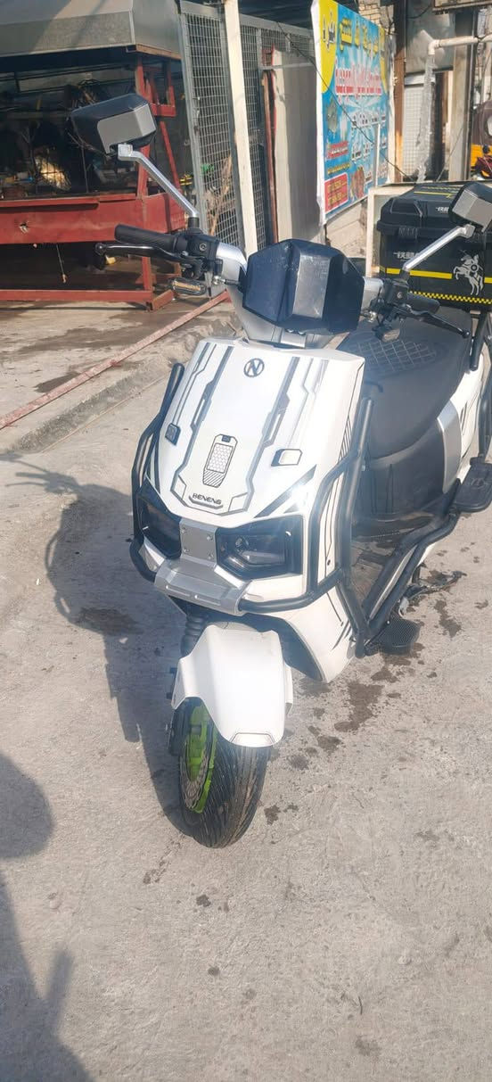 السلام عليكم دراجه البيع شحن صار شهر من ماخذه العنوان الشعب شارع الصحه السعر 600الف وبيه مجال حك الجيه *********** واتساب
