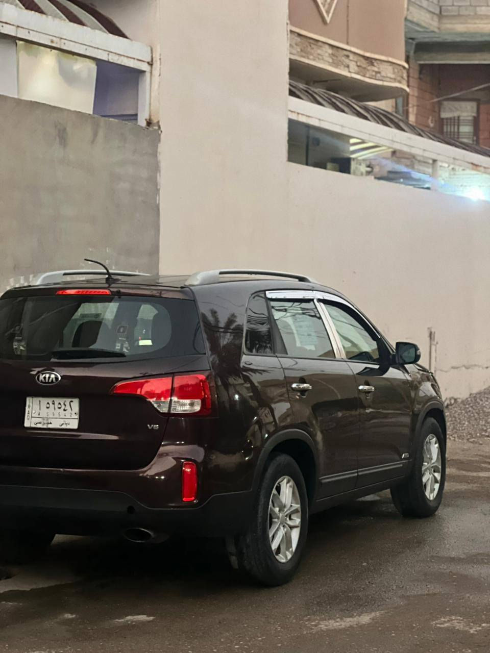 سورنتو 2015
مكينه ٦سلندر وارد امريكي 
٧ راكب وباقي المواصفات معروفه 
الضرر باب السائق والباب الوراه صبغ رش بدون معجون 
الاستفسار ***********
