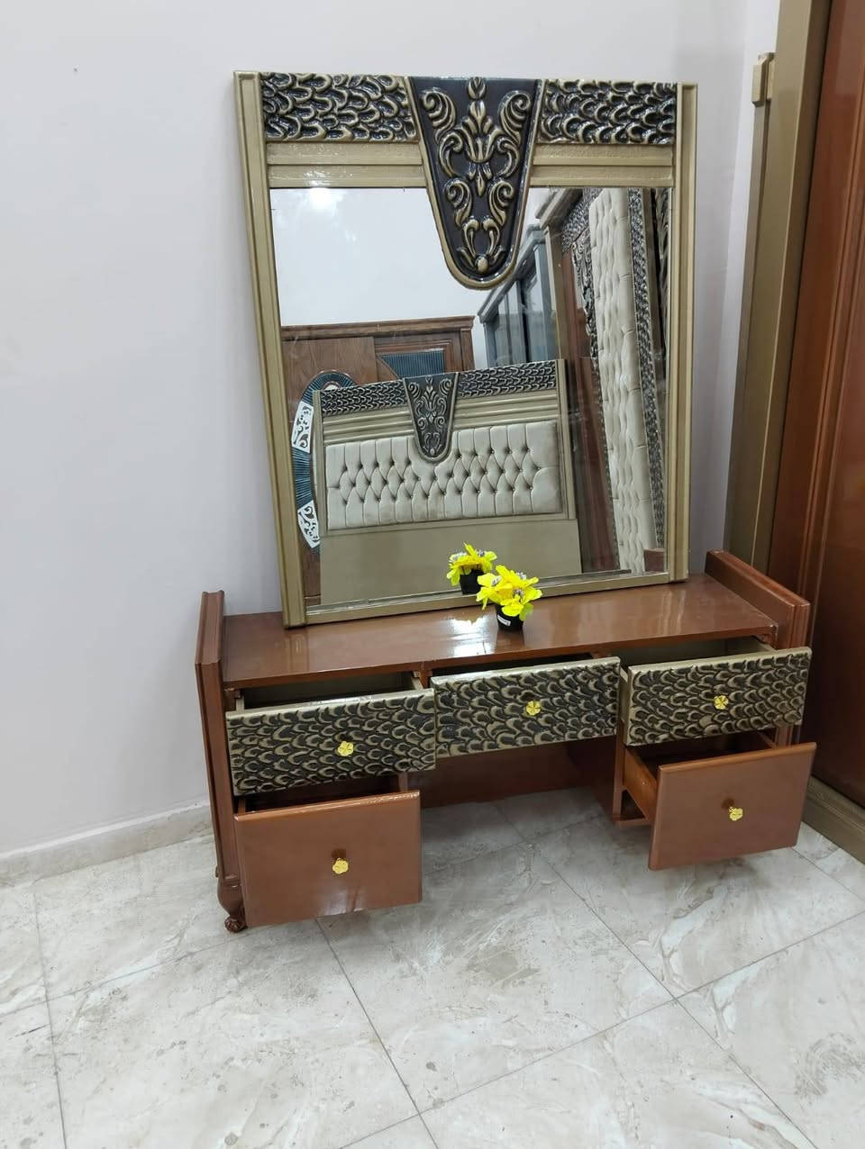 غرفه نوم زيرو مستوى عالي خشب كونتر بالكامل فيزان دولاب جرار 3 ضلفه عجل سوسته فوق وتحت ايطالي عرض الدولاب 2 م 60 في ارتفاع 2 م 30 والعمق 60 عرض السرير متر و50 في طول 195 زائد تسريحه واثنين كومون بسعر روعه جدا بسعر بسيط وعلى قد الايد الله يبارك لصاحب النصيب للتواصل01220201713


**إذا كنت صاحب هذا الإعلان وتريد حذفه لأي سبب، رجاءا أرسل رسالة إلى الدعم الفني**