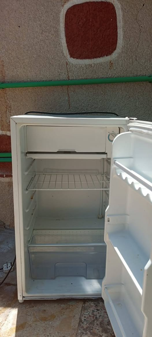 ثلاجه للبيع شغاله شرطه شغل6قدم العنوان بصره حيانيه دوري الشرطه رقم الهاتف
***********
