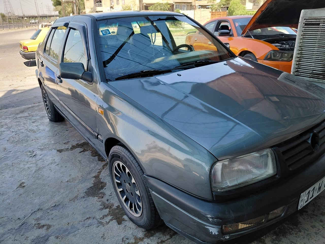 من رخصة الادمن الورد
فنتو موديل 92
كير اوتو زبد
محرك 2000 بدون تبخير
تبريد شغال 
باسمي سنوية وهزة جديده 
سياره بيها تلحيظات بسيطة
السعر 43
مكاني الصبح بالسنك كراج الطوابق
العصر ابو غريب شارع الزيتون

***********

