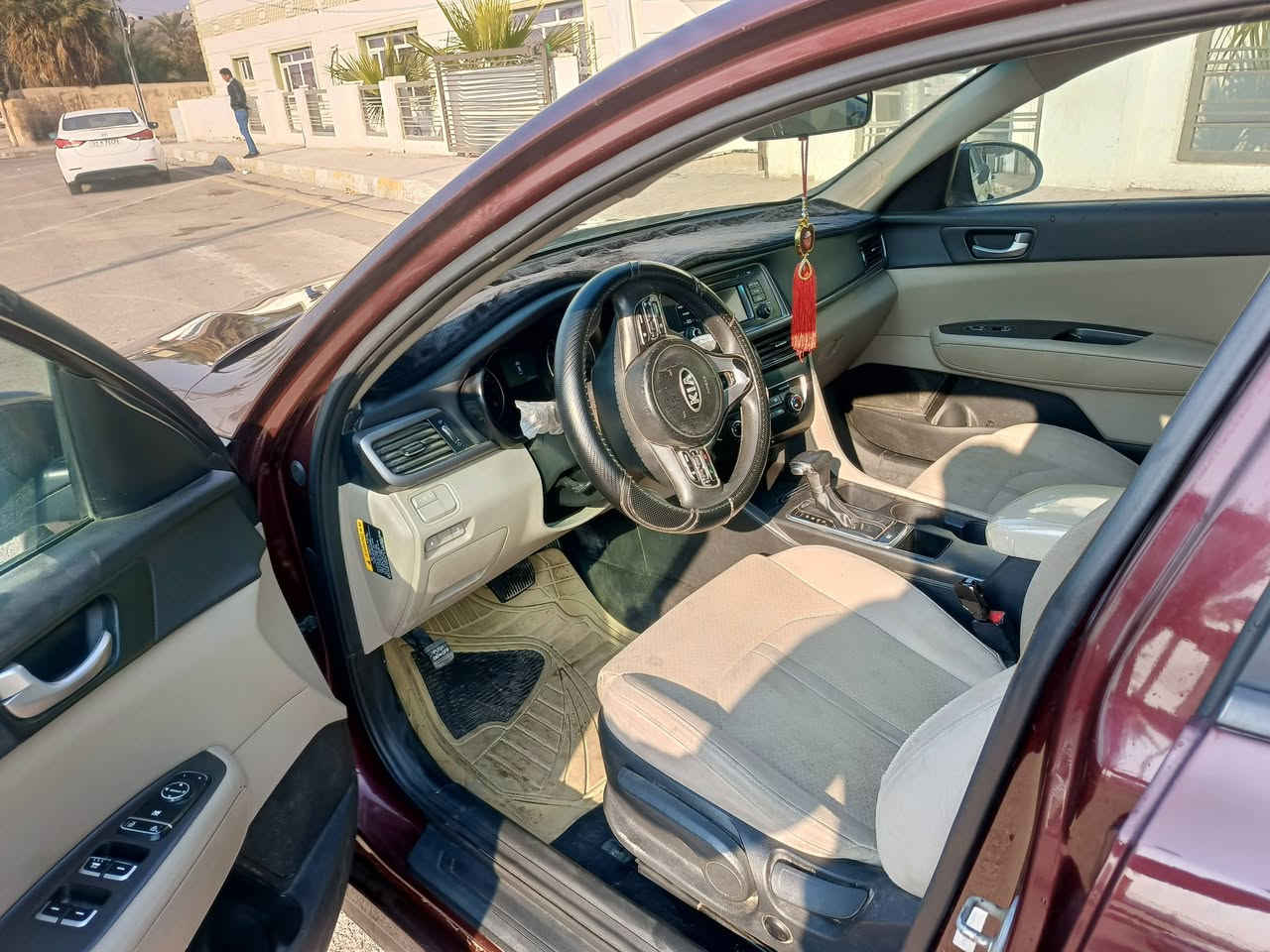 سلام عليكم مرخصة لا دمن اوبتمه 17امريكي بدون صبغ فقط باردات بسيطات ماشيه 135مكانه فلوجه الكورنيش كير مكينه لك حداديه جديده السعر 125وبيه مجال ***********
