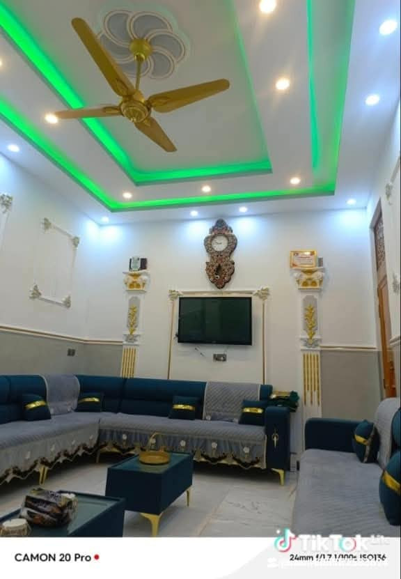 سلام عليكم بيت حديث للبيع مساحه 144متر ثلاث طوابق يحتوي على حوش واستقبال وصاله و7غرف نوم و4حمامات مشتركه ومنور ومطبخ حار وبارد ومنضومه انترنت ومنضومه كاميرات للبيع في مدينه لصدر قطاع 32فرع لعريض عرض لفرع 11متر مقابل مدرسه قرب حسينيه حجي صاحب الاستفسار (((((***********)))))
