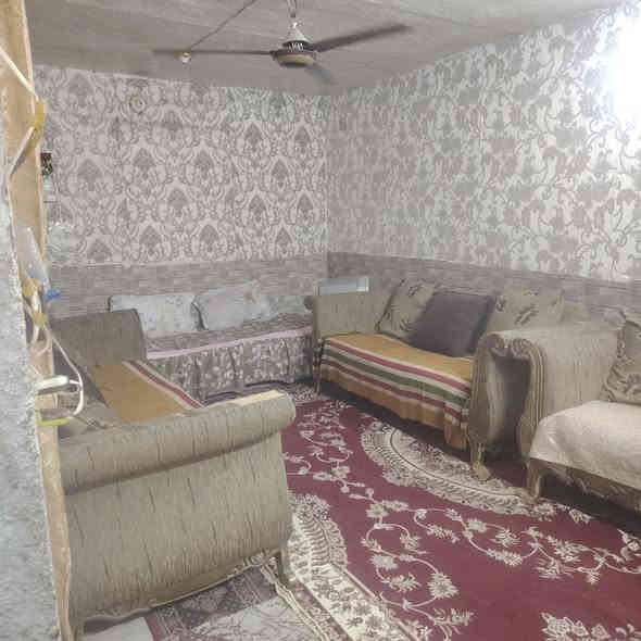 سلام عليكم  بيت 100 متر طابق وربع  شارع ملعب الكوفه  30 وبي مجال مكتب سلام شبلاوي  ***********
