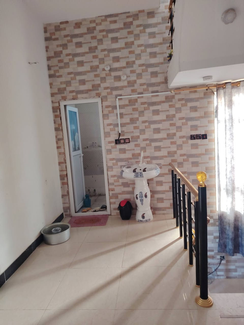 مساء الخير
بيت للبيع مساحه ١٠٠ متر طابقين مرقم بلديه 
خلف شركة الكوثر قريب ع شارع العام العباسيه يتكون  من مدخل صحيات خارجيه أو داخلية عدد ٣ من استقبال 5*3 مطبخ 3*3 صالات عدد 2  مع غرف عدد 3 ارضيه بورسلين
سيراميك اسباني بناء درجه أوله صب درجه أوله
السعر ٧٥ الاتصال على الرقم ***********
***********
