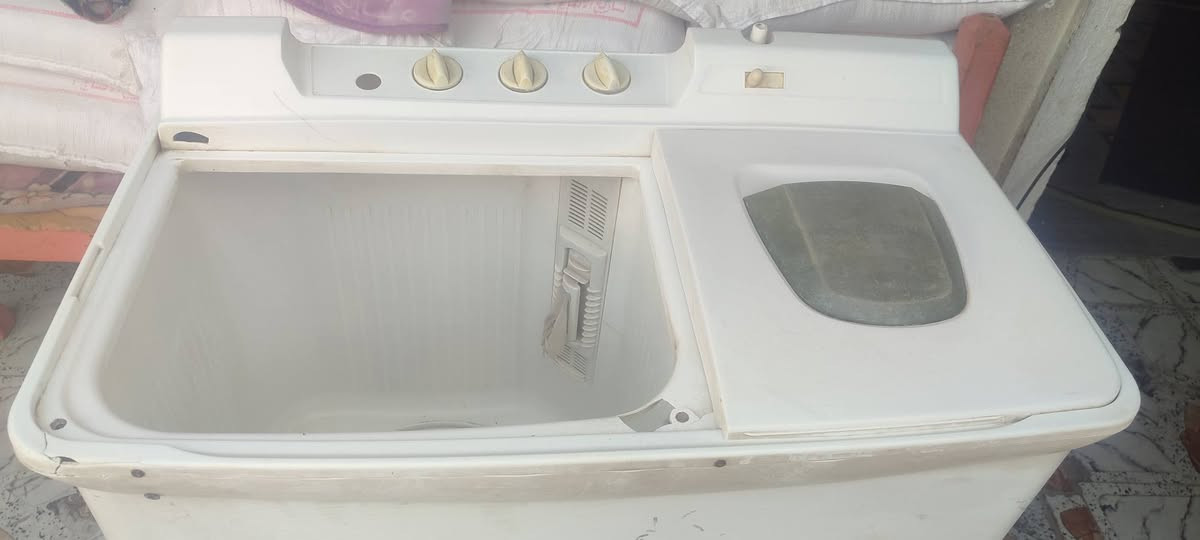 ثلاجه كلشي مابيه جمد فوك جوه سعره 100بيه مجال +دفايه كلشي مابيه شغاله سعره ب30 بيه مجاله+درج 7بايات بعده بلجيس سعره 30 وبي مجال+كاروك خشب كلشي مابي سعره ب25 بي مجال +غساله كلشي مابيه صناعه هيتاشي تغسل وجفف محمد شرط تشغيل مثل ما موضح بالصورة سعره 75وبي مجال للشراي مكاني حي وحده الاسلاميه ***********رقمي بي واتساب واتصال على رقم موجود
