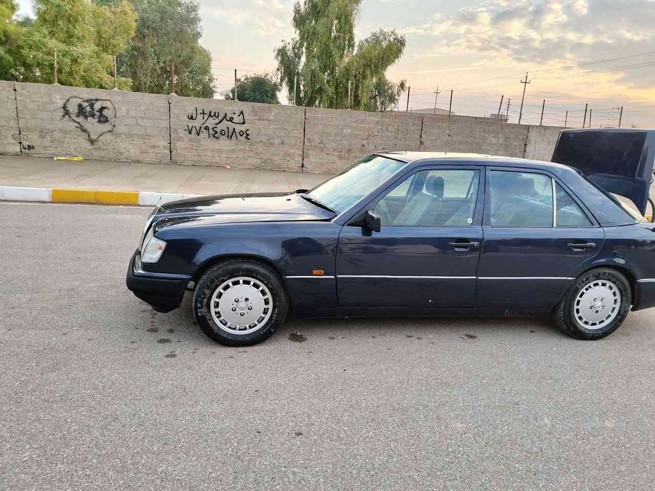 سلام عليكم مكان سياره كركوك..رقمها بغداد مشروع وطني سنويه بعدها ما ساقطه
مارسدس دب موديل 90...محرك ،،VVT.300 بطه 
كير محرك بل شرط صدر حداديه كهربائية كلها بل شرط
منظومه تبريد جديد شادلها عوزها فقط غاز...باتري  لايتات 3 الوان زنون جديد...غرفه جدديه موضحه بل صور.....ترايك بصره...سعرها 60 وبي مجال للاستفسار ***********
