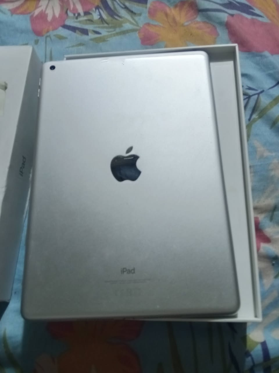 من رخصه الادمن
ايباد 9 iPad
للبيع  
لون رصاصي 
نضافه 95٪
ذاكرة 64 
استخدام للمشاهدة فقط
غراضه كامله 
شاحنه وكيبل مال شركه + كفر + كارتون + لزكه + جميع غراضه الي يجي من الشركه ولضمان كذالك موجود. 
جهاز جداً نضيف 
وستخدام الجهاز جداً قليل 
العنوان بغداد الامين الثانيه 
الرقم:  ***********
لتزاصل واتساب وماسنجر فقط.  
الي ميشتري ليكسر بحلال غيره. 🤍
