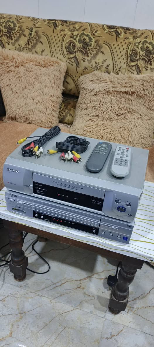 السلام عليكم .
اجهزة فيديو كاسيت عدد ٣ .ماركة باناسونيك
و LG و دايوو ..استيراد الكويت .
نظافتهم جيدة جدا ..الباناسونيك اكثر بالنظافة .
 اجهزة بلادية بلا تصليح او ضرر مضمونة ان شاء الله و شغالة بالكامل .
مع كل جهاز ريموت اصلي + فيشة ثلاثية للشاشة
هيد ٤ عدسات صورة ممتازة جدا .
تصفية اوتوماتيكية للصورة .
تشتغل علئ جميع الانظمة مولتي سيستم .
عرض و تسجيل .
سعر الجهاز الباناسونيك ٥٠ الف نهائي .
سعر الجهاز الدايو او LG علئ  ٤٠ الف نهائي .
للاستفسار و للتواصل موجود خاص او 
*********** البصرة .موجود توصيل شركة .
