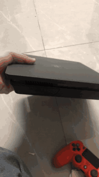 السلام عليكم بلي 4سلم اولاين  1تيرا نضيف مستعمل قليل ويا اقراص 2جوستكات 4وكل الكيبلات موجود هاذا رقم الوتساب ***********
